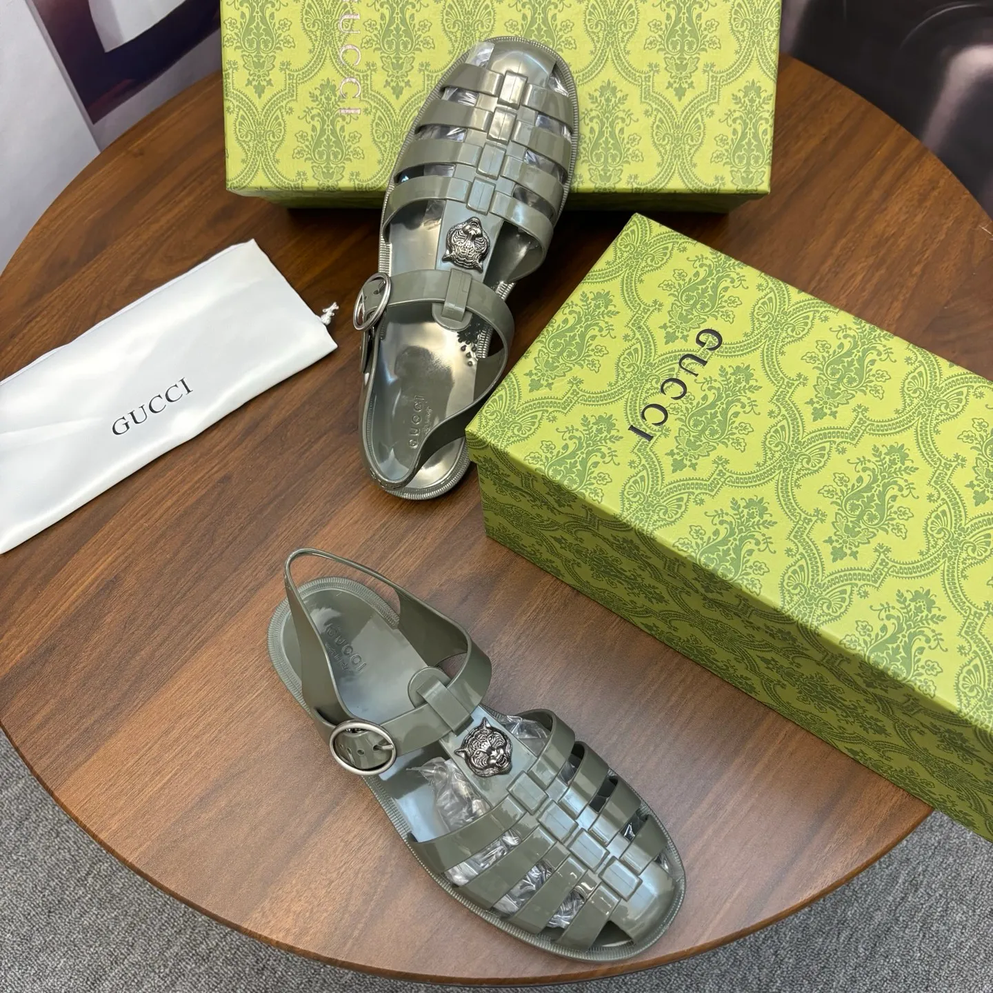 Men's shoes: 260💰[Gucci] sandals, counter quality, top-quality original items, real photos! Original T men's shoes 💰PU material, fine workmanship, comfortable; genuine 1:1 replica Size: 36 ~ 46